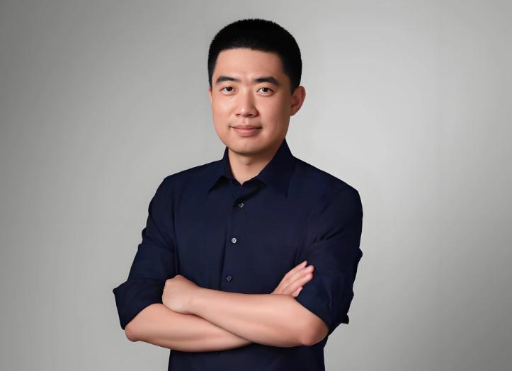 李想，石家庄四十中毕业，高考直接选择弃考。不靠一纸文凭，靠着强悍的自学本事、敏锐