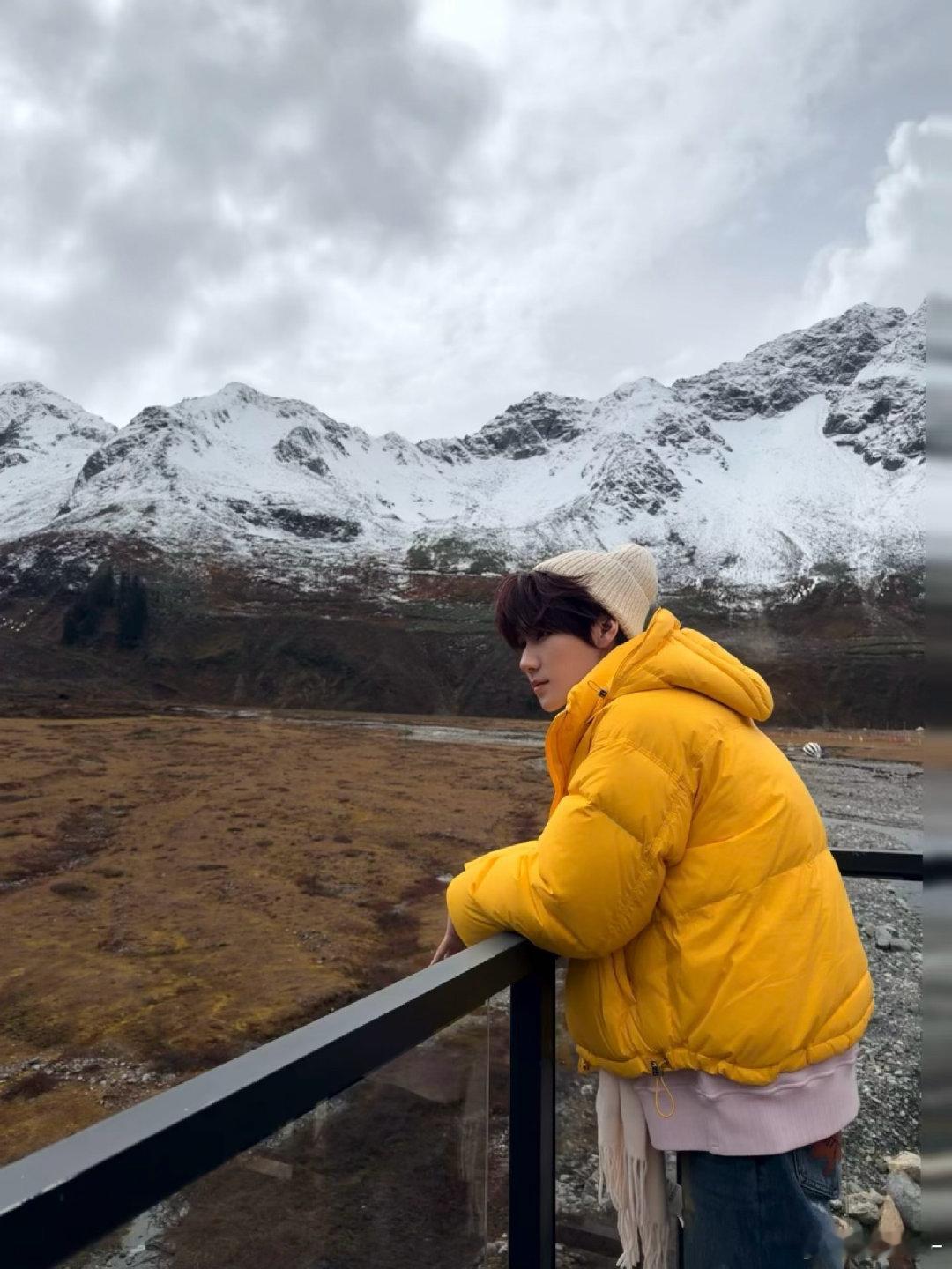 白鹿让张真源比心张真源西藏下班白鹿让张真源比心，哈哈哈哈哈哈哈这对姐弟​​​