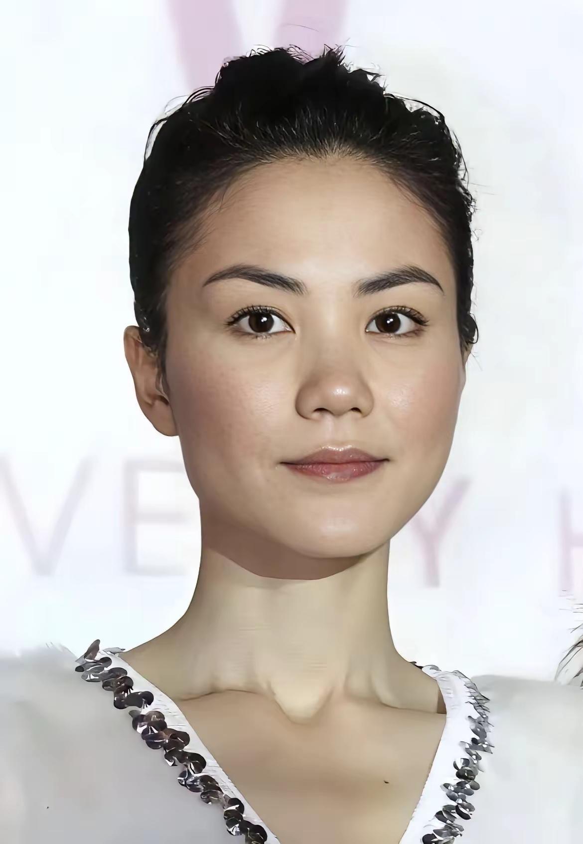 这两个美女让我选，确实是好难选呀，一个是风流不羁有才华，一个是绝美容颜让我心动。