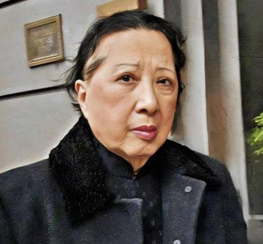 宋美龄去世之后，已经高龄的孔令仪做主把她生前居住过的房屋和使用过的一些器具拿出来