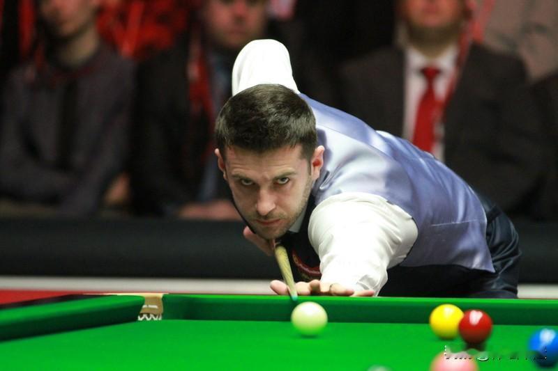 北京时间11月13日凌晨，2025斯诺克冠中冠第一小组半决赛太精彩了！马克·威廉