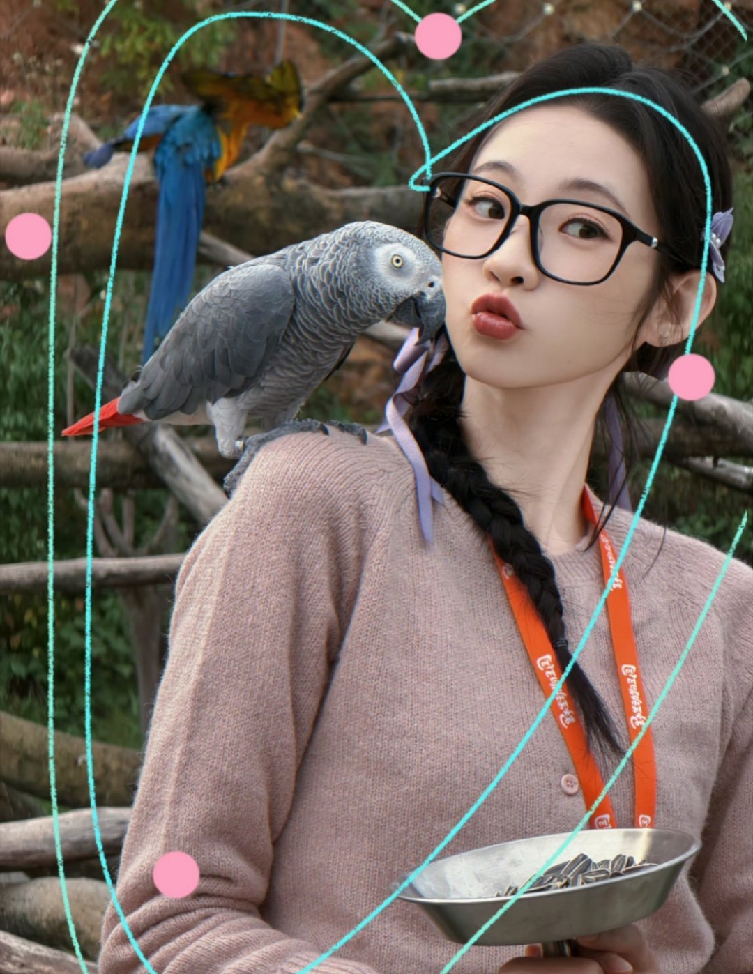 谁是动物园最可爱的，当然是除了动物们就是张艺凡啦​​​