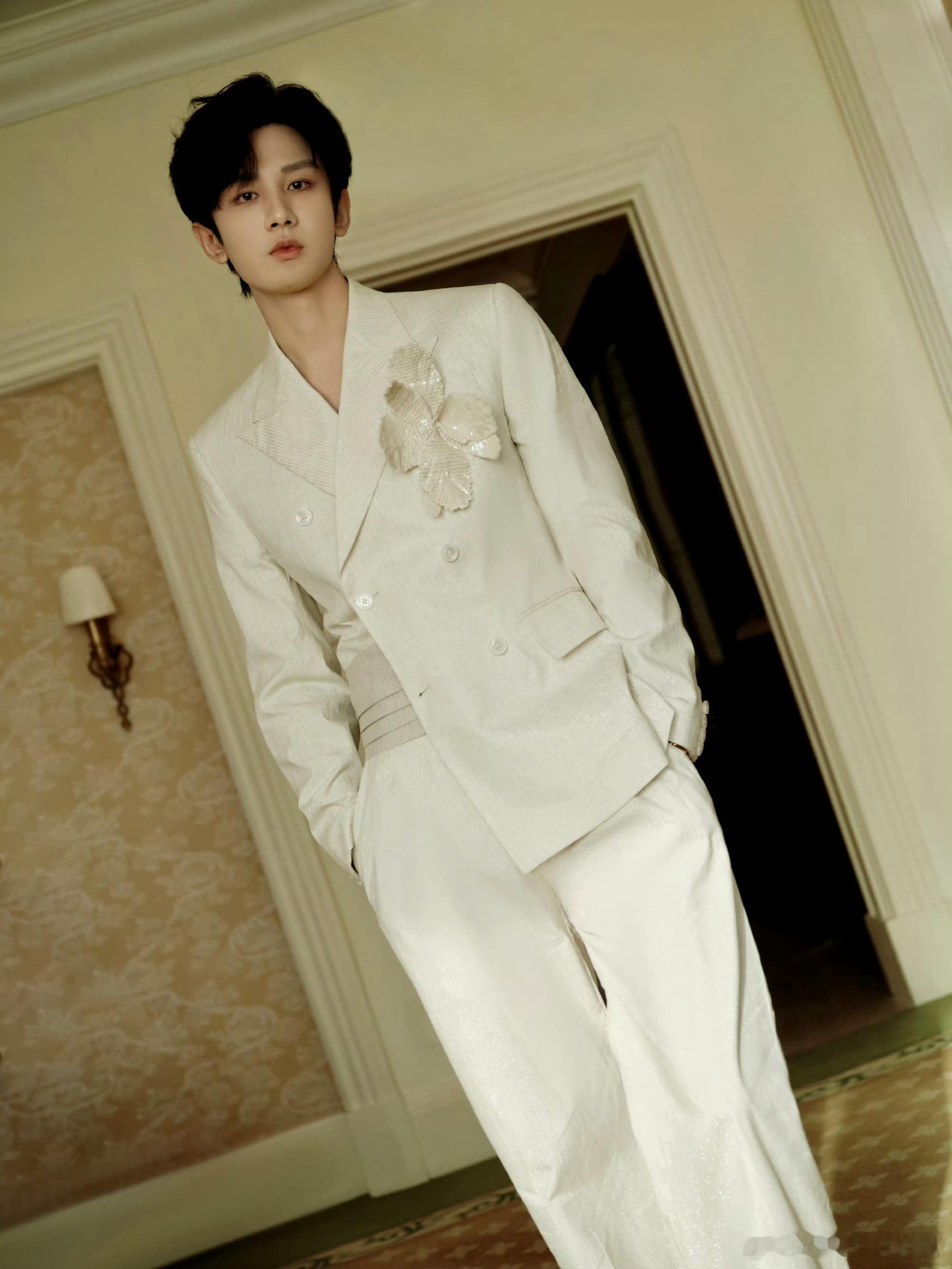 成毅赴山海cy成毅成毅的演技如同沉稳而又开放的土地，孕育着更加美好的未来。|朱