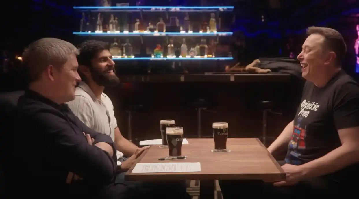 彻底疯狂！特斯拉放弃高端燃油车，全力押注人形机器人，普通人的工作要被彻底颠覆