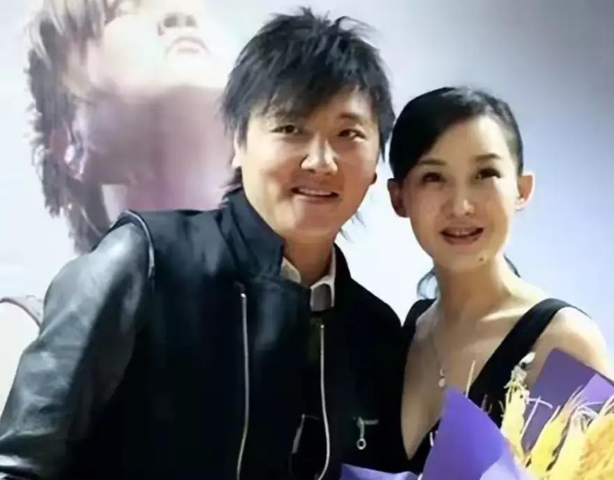 2009年孙楠为了娶潘蔚，对外说自己净身出户，转头前妻买红妹晒出他私下连每月孩子的几千块抚养费都要拖