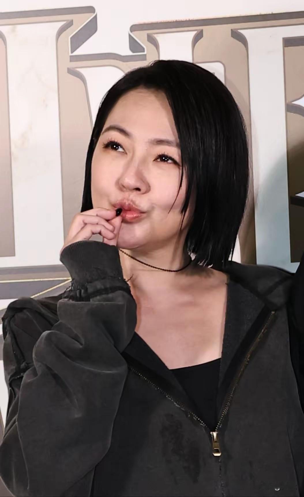 如果小玥儿看到，小姨戴妈妈的骨灰项链，会不会痛哭？八个月没出来的小姨，一出来就