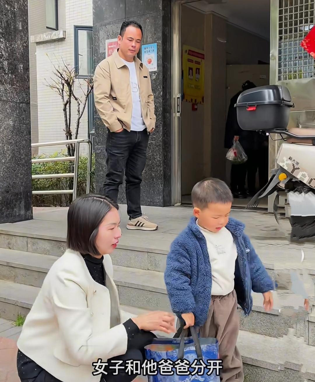 女子离婚后，将儿子交由前夫抚养，自己不久便重组了家庭。当初双方协议约定，她无需支