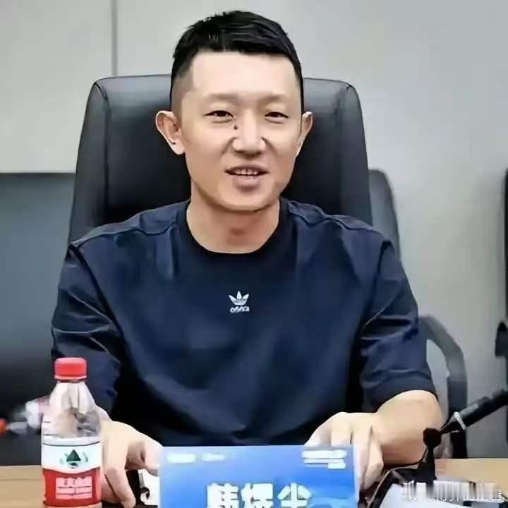 太心疼科大讯飞公关副总裁的妻子，没结婚之前是科大讯飞的人力，结婚后离开科大讯