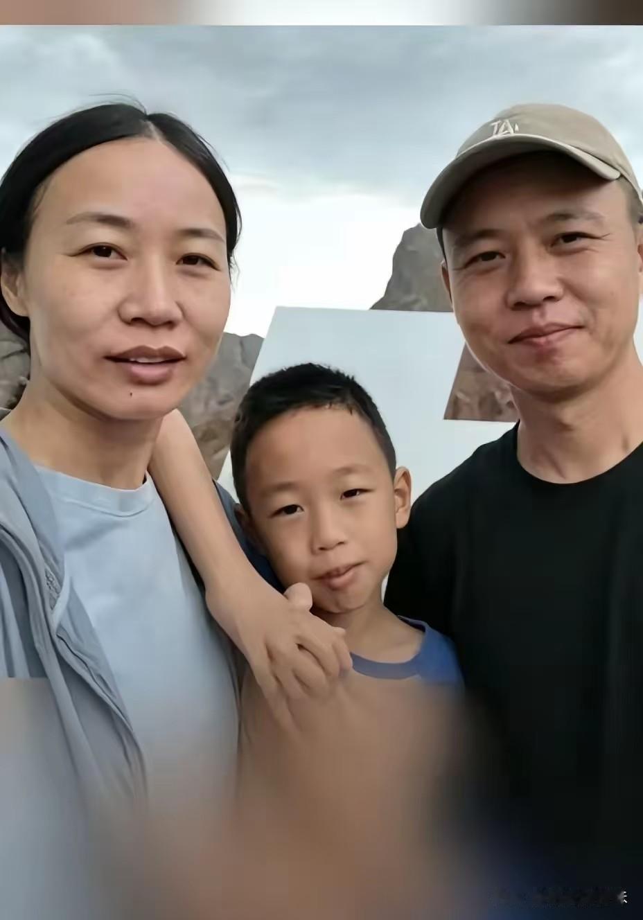一场给孩子庆生的旅行，竟成一家人无法回头的噩梦。6月27日苏州一家三口飞到新疆，