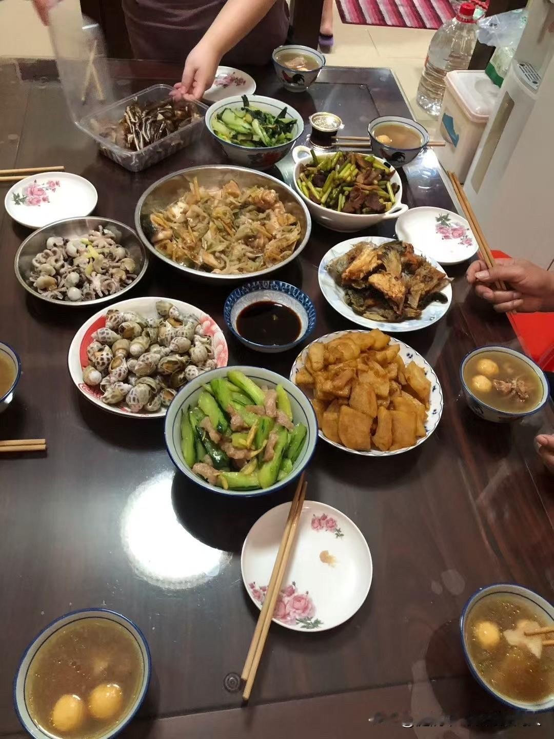 最愁的不是55岁失业的老公，而是26岁躺平的儿子。大学毕业一年多了，日子过得比退