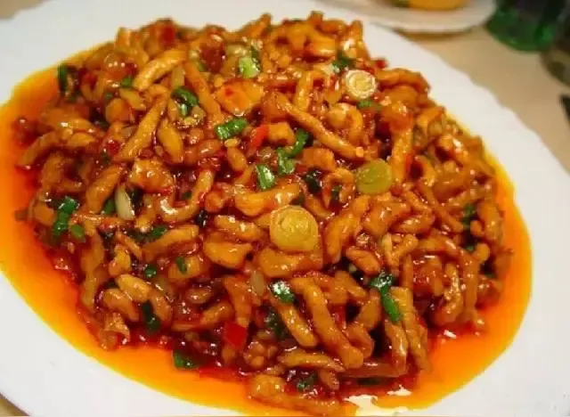 中国人都爱吃的八道菜一是鲁菜，糖醋排骨，葱烧豆腐二是东北菜的，猪肉炖粉条三