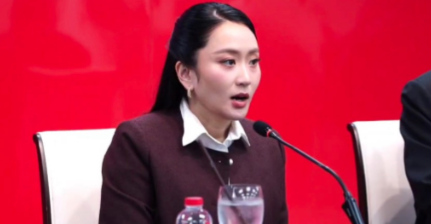 据泰媒报道，今天上午，泰国前总理佩通坦·钦那瓦辞去为泰党党首职务后，现任为泰党执