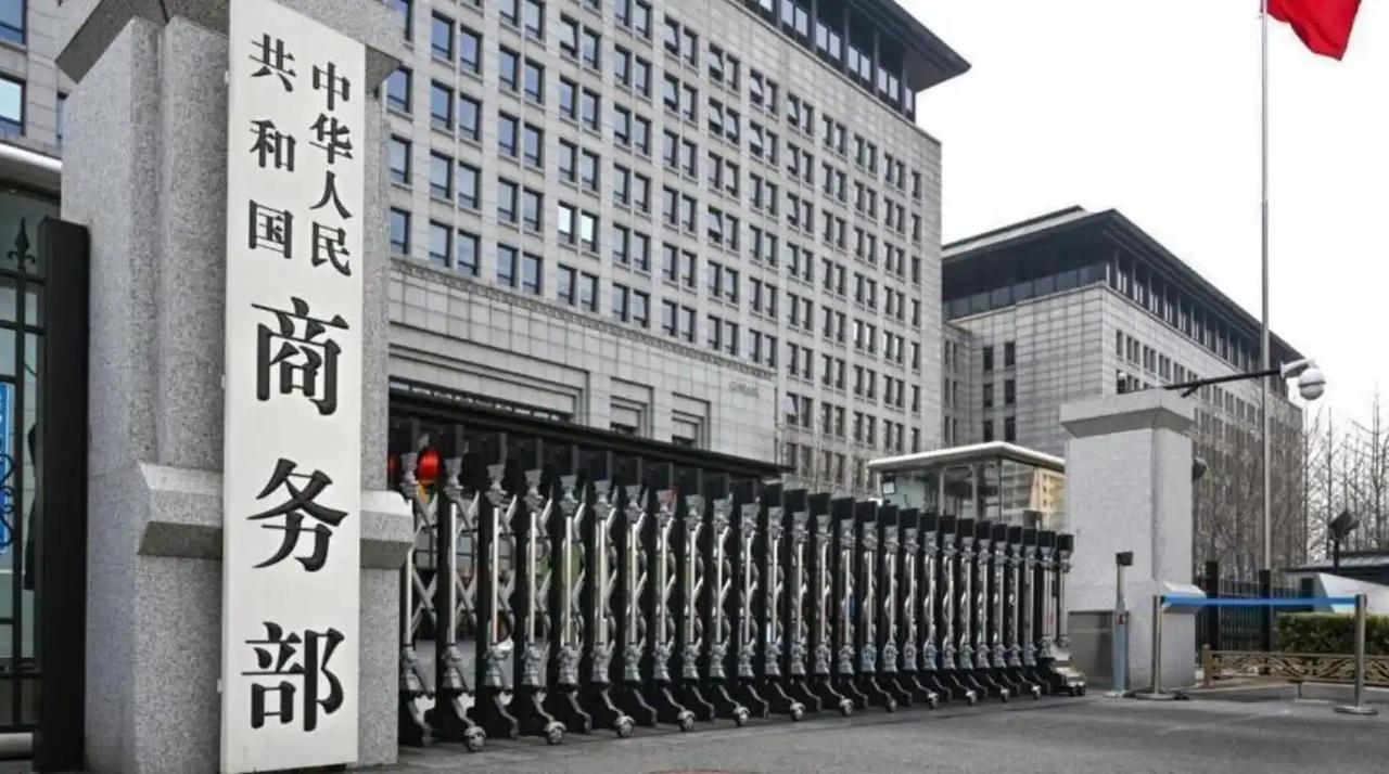 绝不惯着！英国“强盗法案”生效不到一天，中方发话了用六个小时仓促立法，直接拿走