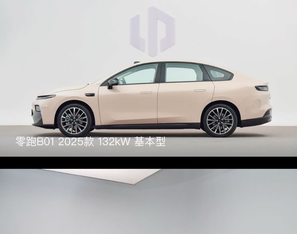 零跑B01对比小鹏M03对比版本零跑B01650智驾版对比小鹏M03