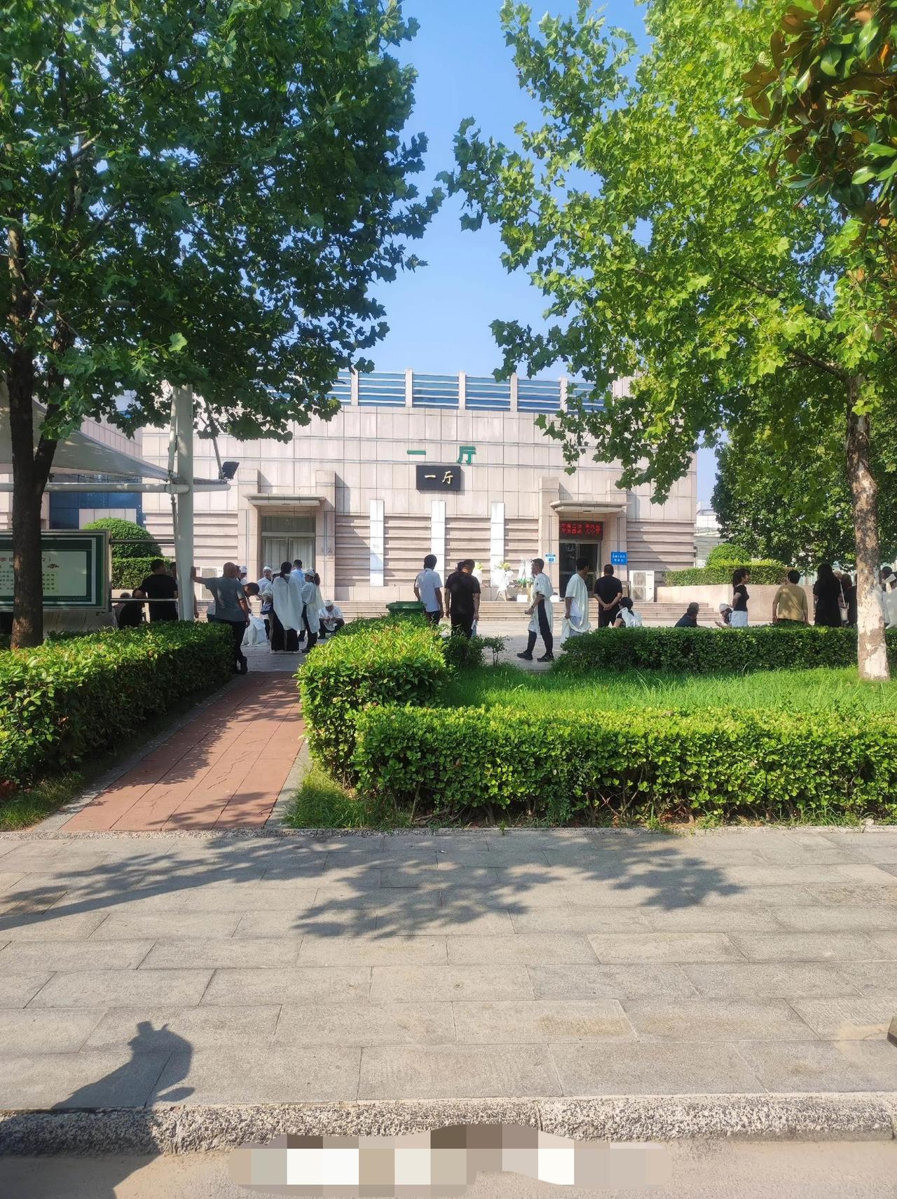 同事老公，心梗走了，在医院抢救无效，他的儿子从香港回来，办手续一点不带犹豫的
