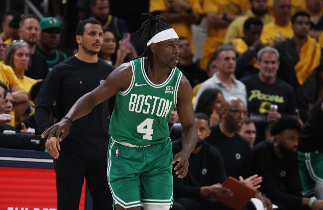 戴维森当年跟随凯尔特人队拿下了NBA冠军，上赛季他也为凯尔特人队效力，能在凯尔特