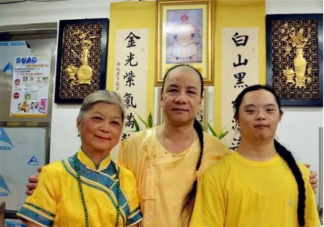 “把故宫还给我家！多尔衮10世孙在火车大闹一场，非要插队去买票，还大言不惭：“你