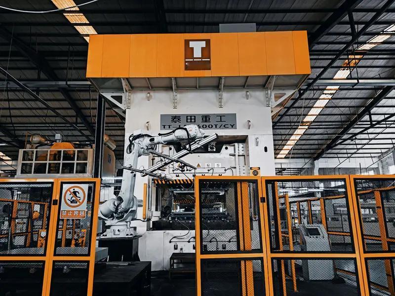 国产T800机器人真的太酷了！众擎机器人发布的全尺寸高动态通用机器人T800，格