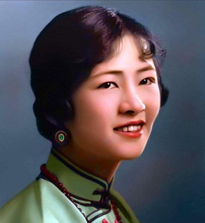 “疯子！是你！让我生不如死，你根本不配做母亲！不配！”1936年，头发凌乱的林徽