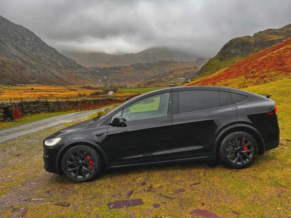 特斯拉这个品牌挺有意思，要科技配置不多，要性价比没有。但是只要有人买了，你总说不