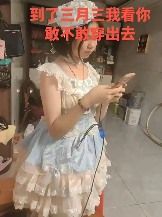 “老婆子，你很嫉妒你女儿吧”，家长不停说孩子显壮，气坏了陌生人