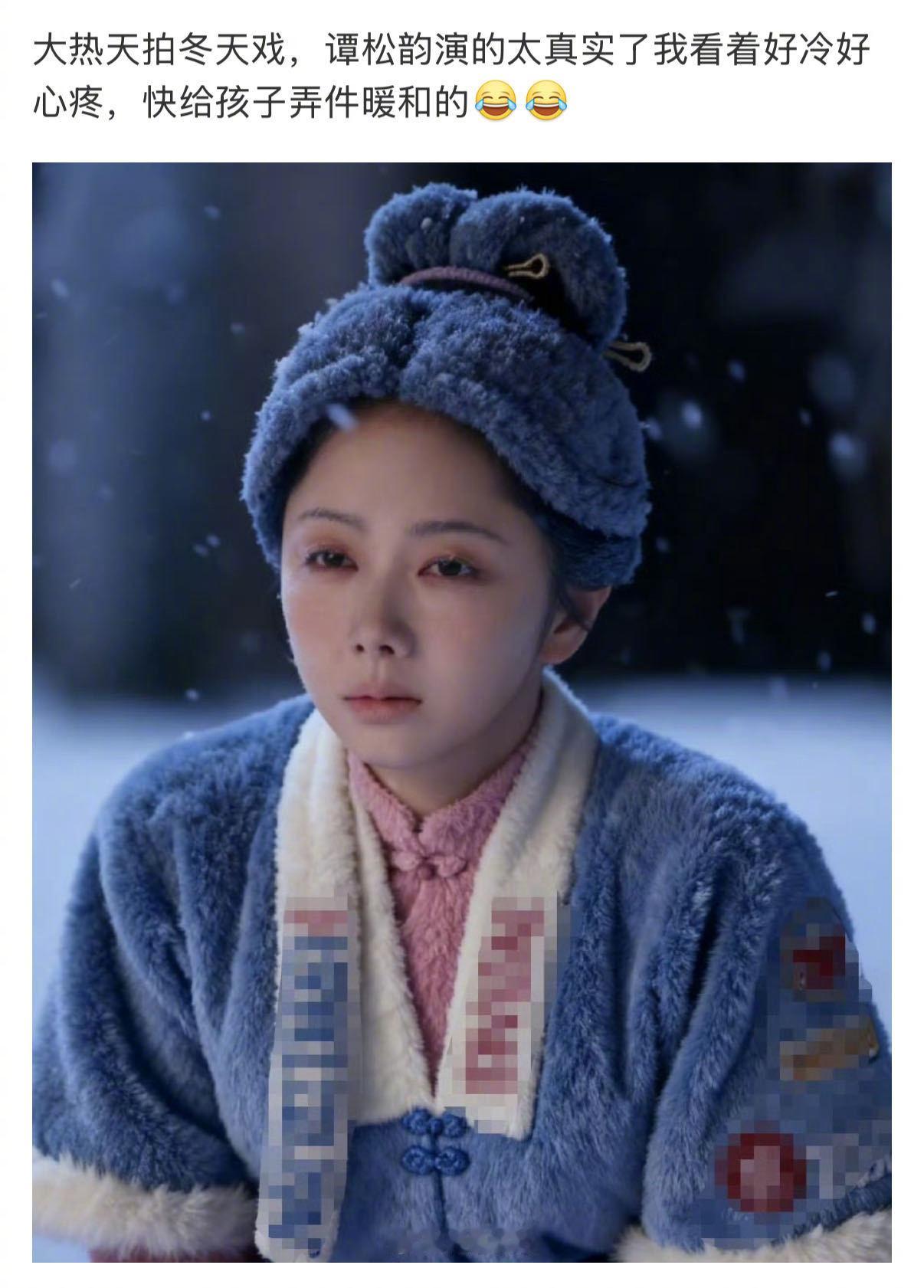 粉丝给谭松韵P了身暖和的刷到谭松韵这张图,第一眼没看出来是粉丝P的。大夏天里拍的