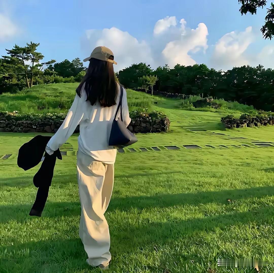 厉害的人，只做三件事：第一：搞钱钱，不是你勤劳的嘉奖，而是你认知的补