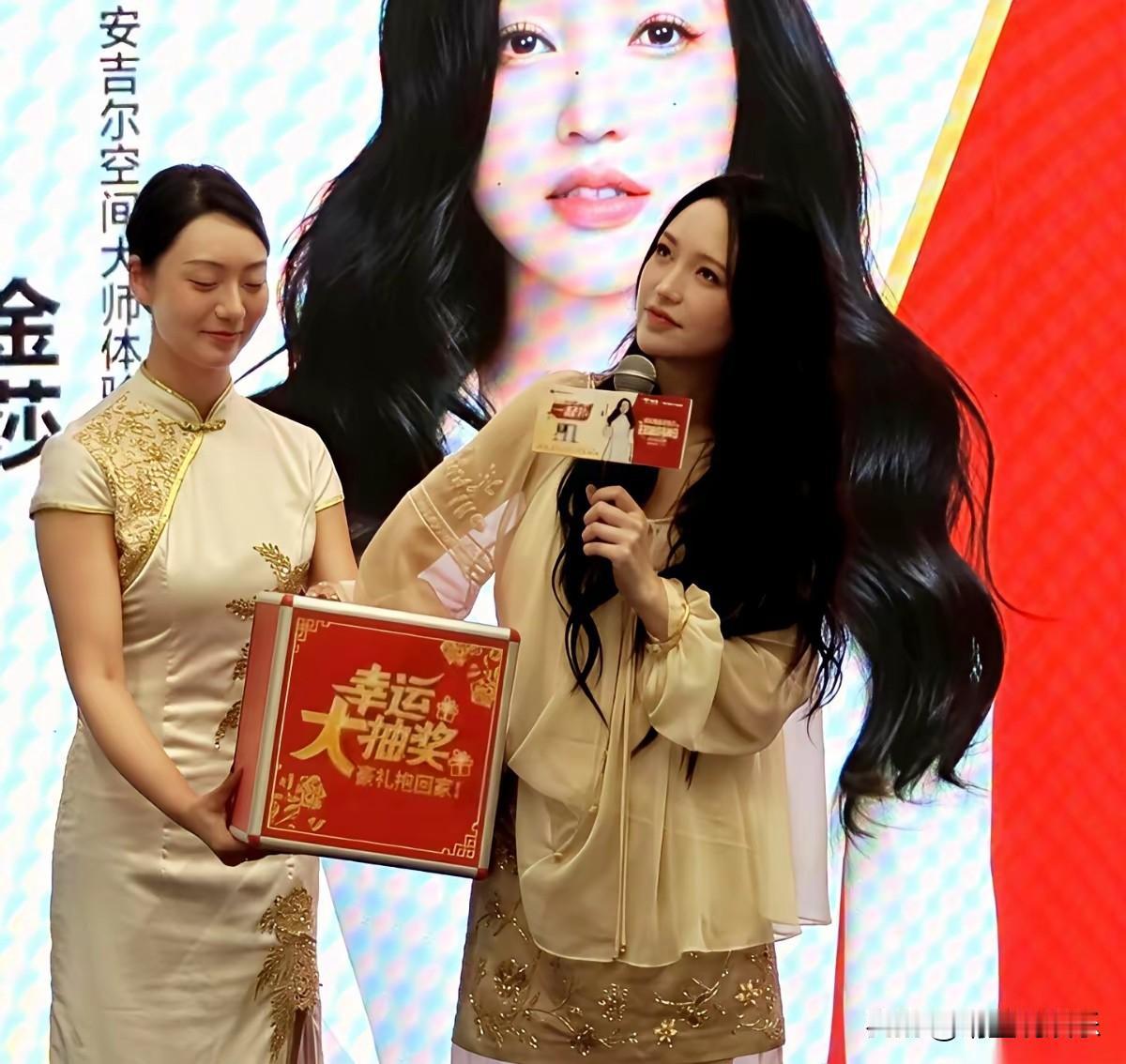 金莎，一年42场商演，这数字简直让人不敢相信，但这就是金莎一年的主要工作量，她