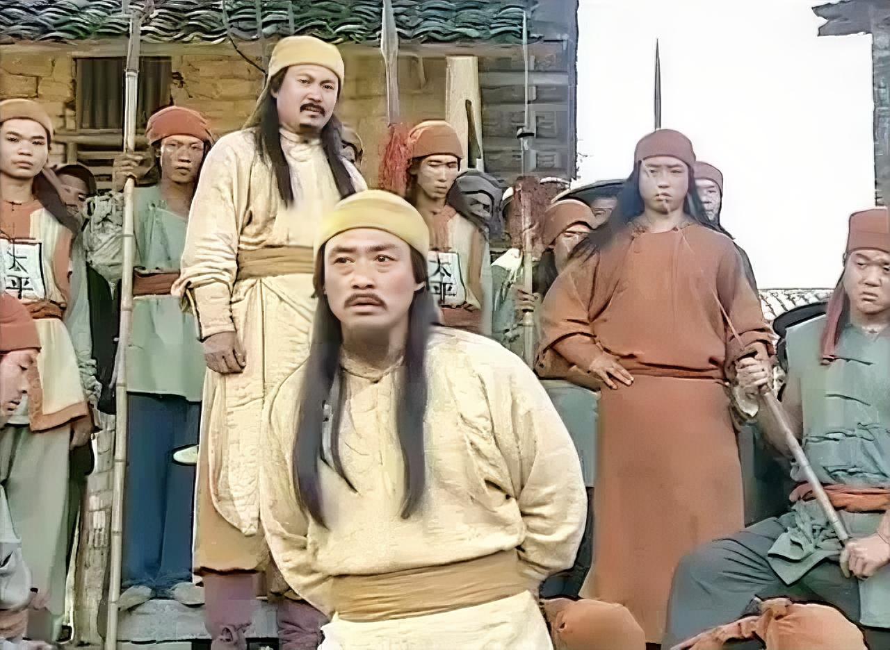 1851年，萧朝贵一声令下，太平军捉拿陈来。得知岳父被抓，杨秀清急得团团转，他希
