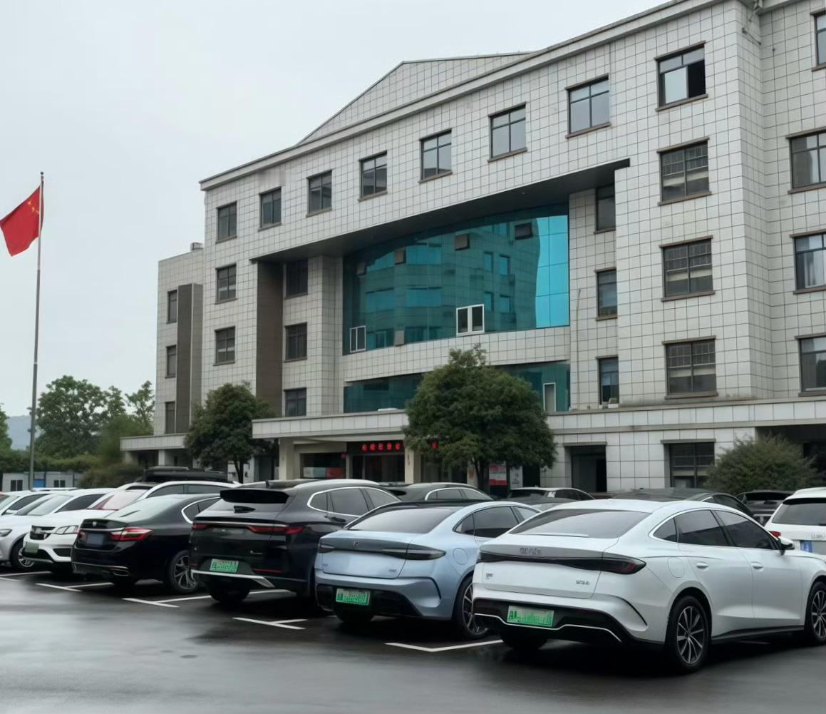 比亚迪也进体制内啦！不仅政府机关采购比亚迪作为公务车，公务员也越来越多的购买比亚