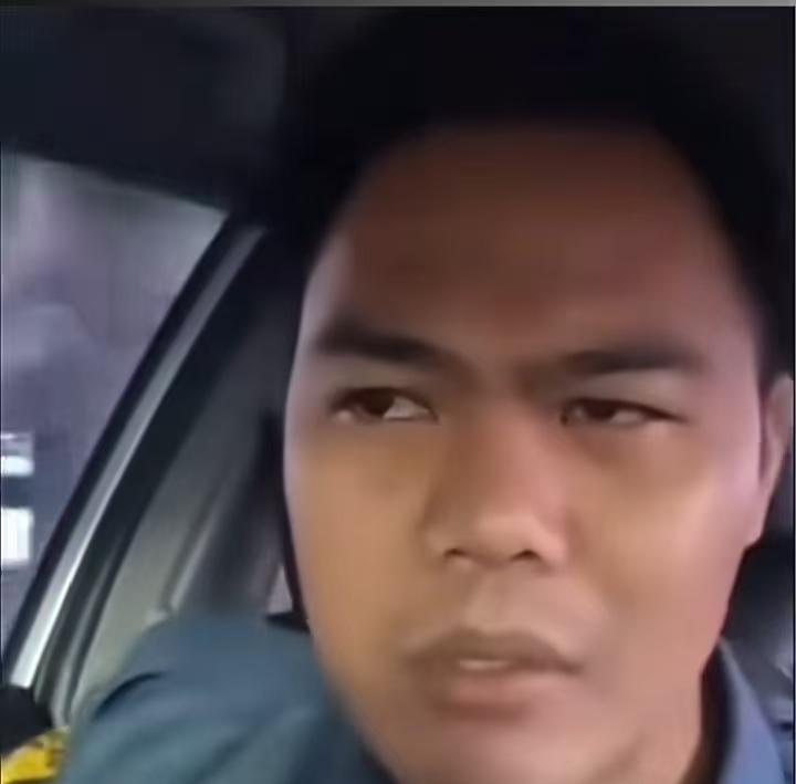 一名看起来普通但是一点也不普通的菲律宾警察说：“我再说一遍，即使你是马科斯先生，