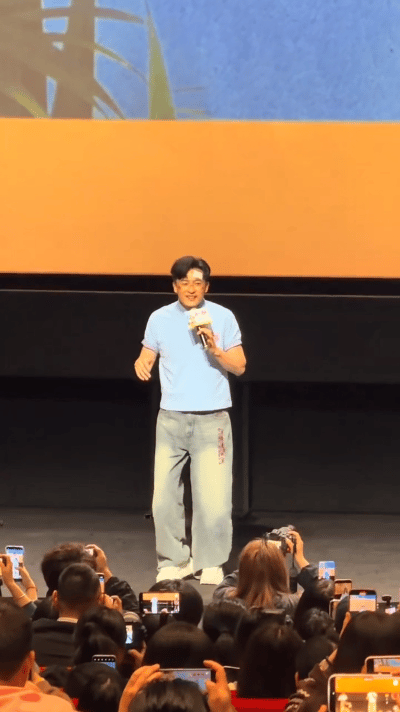 李小冉回复孙艺洲模仿心愿便利贴哈哈哈哈孙艺洲就这样贴脸开大李小冉，看来私下没少看