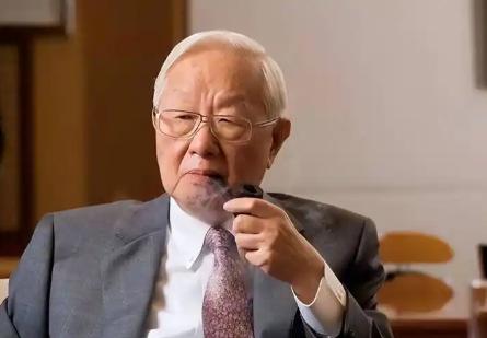 台积电创始人张忠谋，受访时再次语出惊人：“我真的认为，我的国家——美国，仍然是世