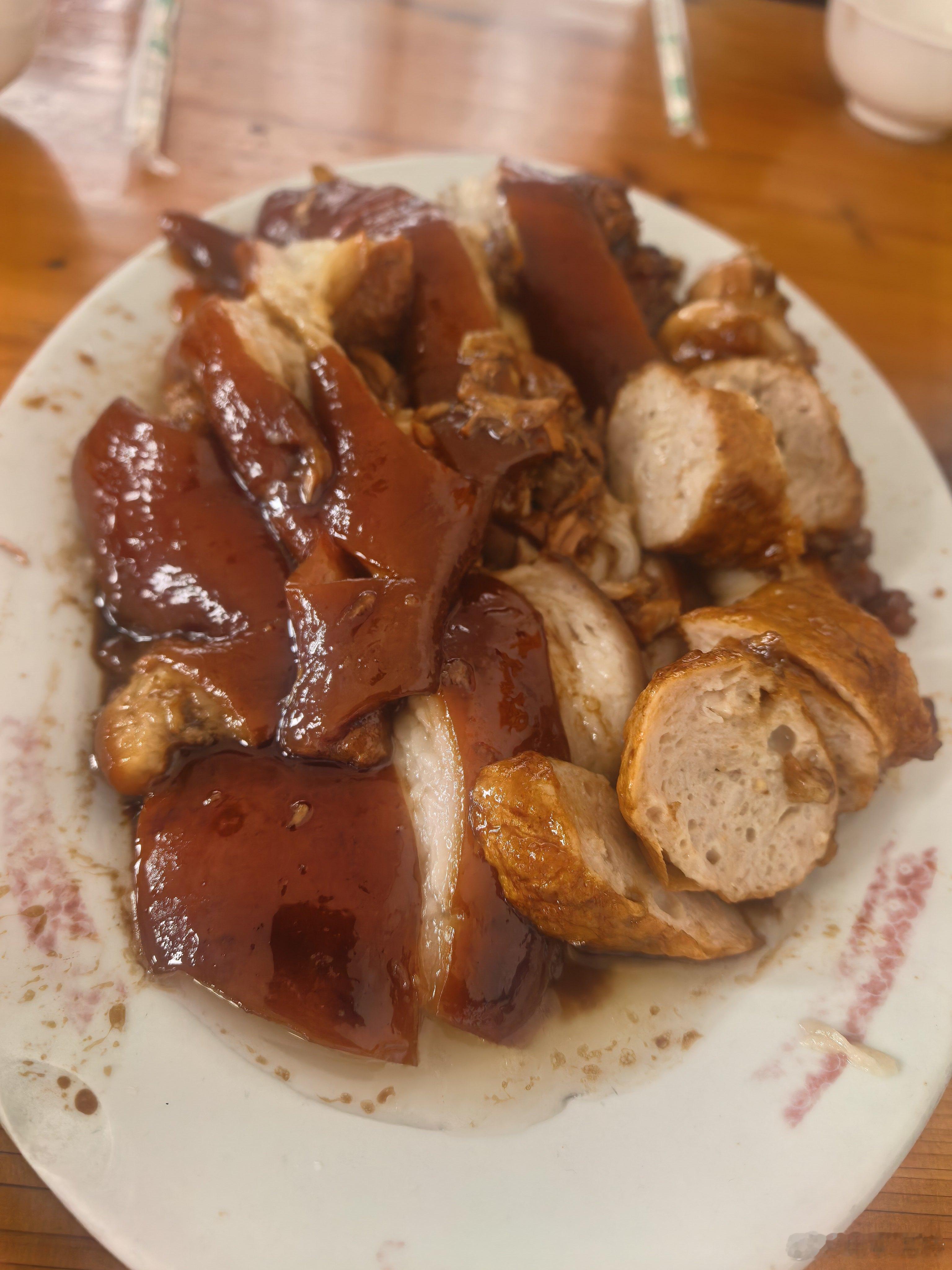 特能吃去厦门路上，路过隆江镇特地来吃正宗隆江猪脚饭。