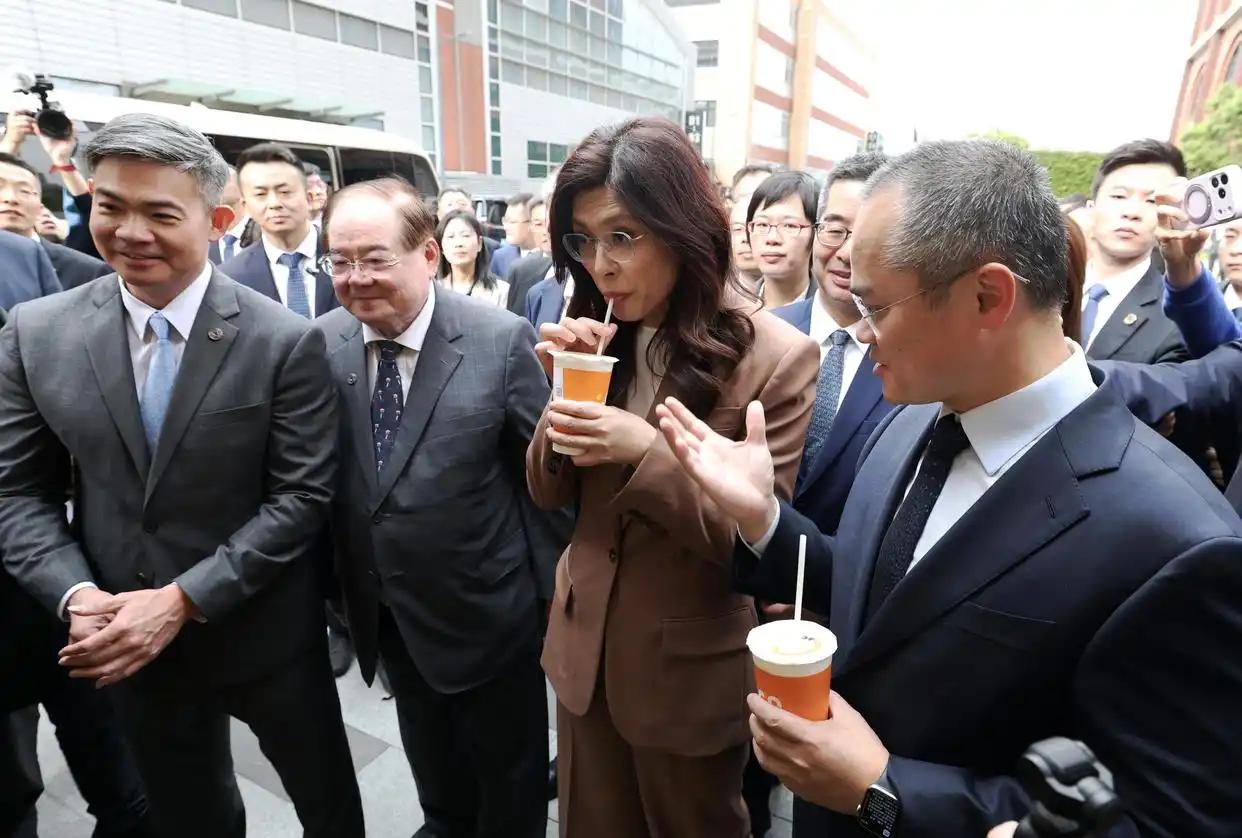 民进党绝不敢收押郑丽文！ 面对民进党铺天盖地的威胁和"刑事恐吓"，国民党主席