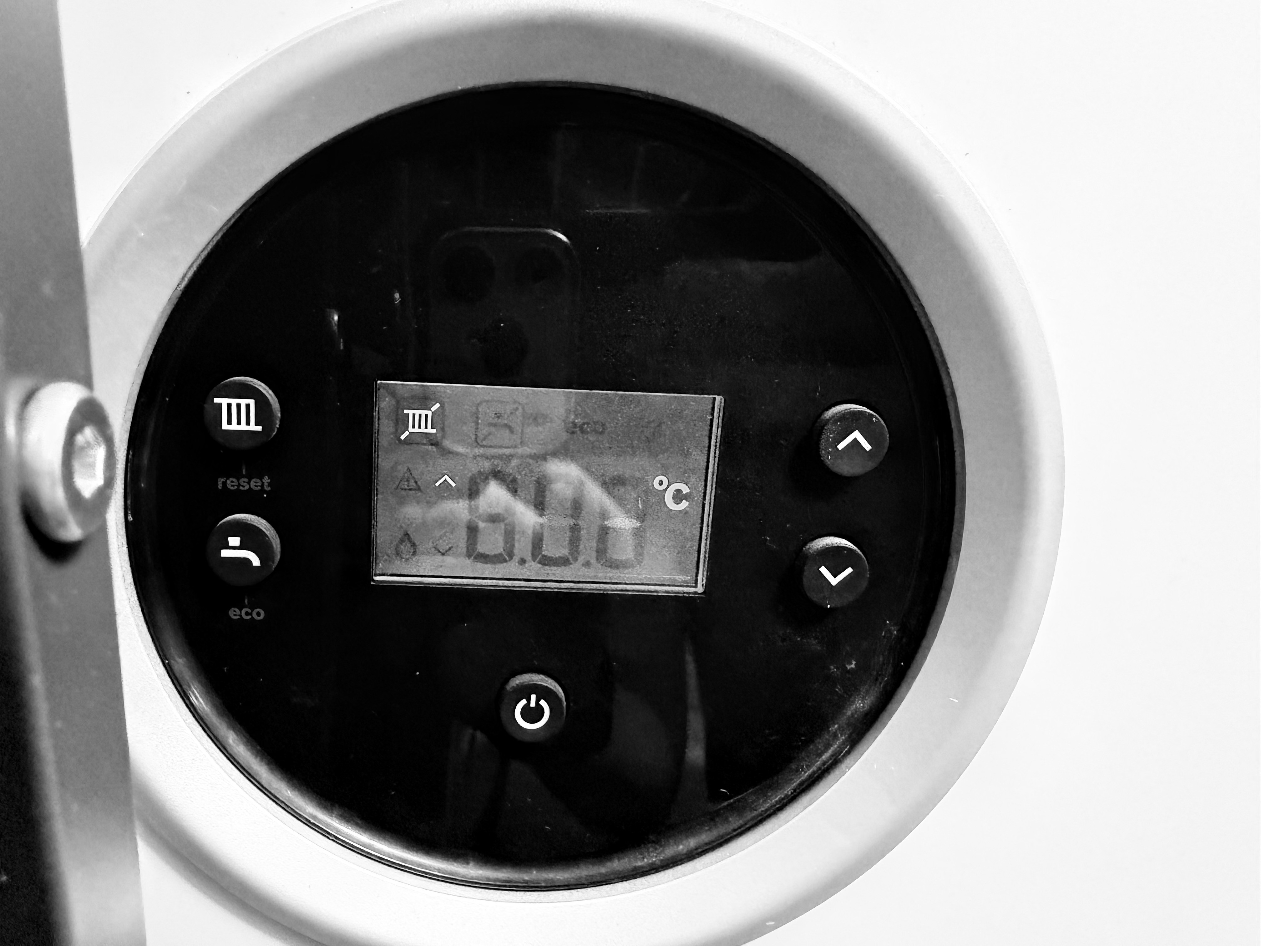 今天家里热的不行，提前把地暖停了…结果发现北京市统一采暖停止线是今晚12点…这好