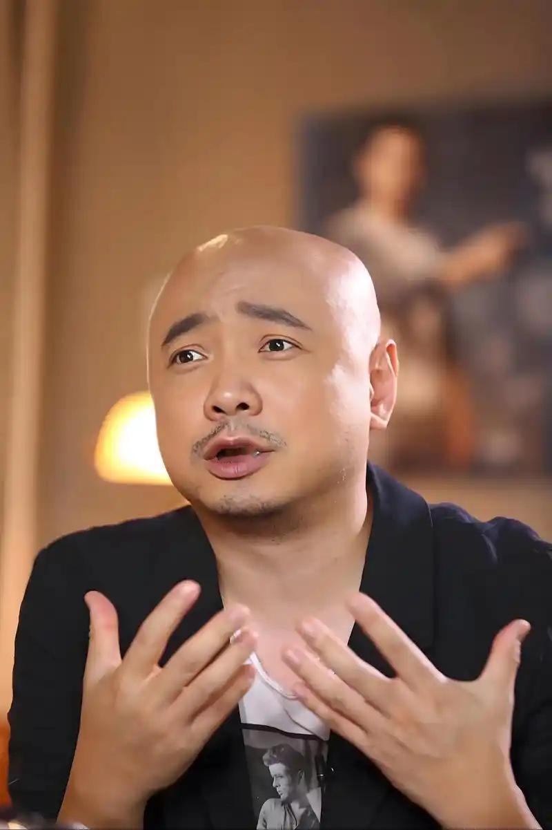 🌙当年，徐峥豪掷200万，在上海徐汇开了家牛肉面馆，一碗面32元，刚开业时徐峥