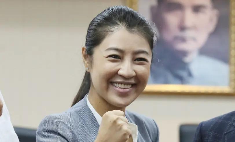 力挺郑丽文的是许淑华，国民党南投县县长许淑华昨天在南投举办“两湖论坛”，与到访的