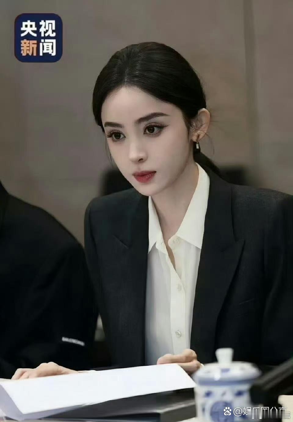 “不愧是娜扎，这可是央视新闻啊”