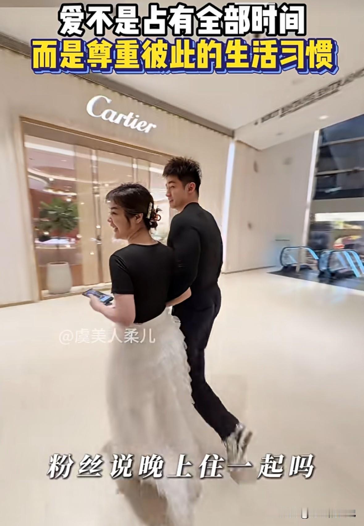 之前，任任还摸着于文红的肚子，问是不是怀孕了，今天于文红又说“我们两个根本不住在