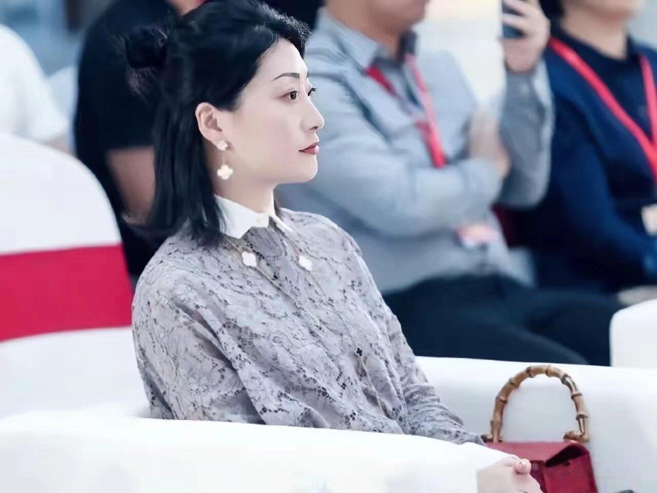 宗哈哈起于宗泽后，亡于杜建英，败于宗馥莉。杜建英退出权利的中心以后，宗泽后就