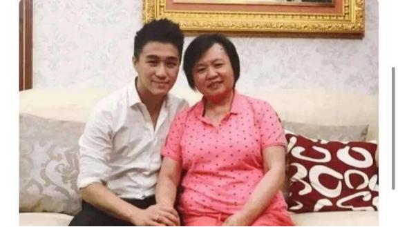 一次，赌王何鸿燊家的保姆，买彩票中了3000万，保姆乐坏了，她问赌王的儿子何猷君