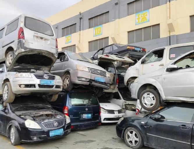 昨天在修理厂，老板指着角落里一台嘉华跟我说：“你猜这车修了多少钱？15万。”我