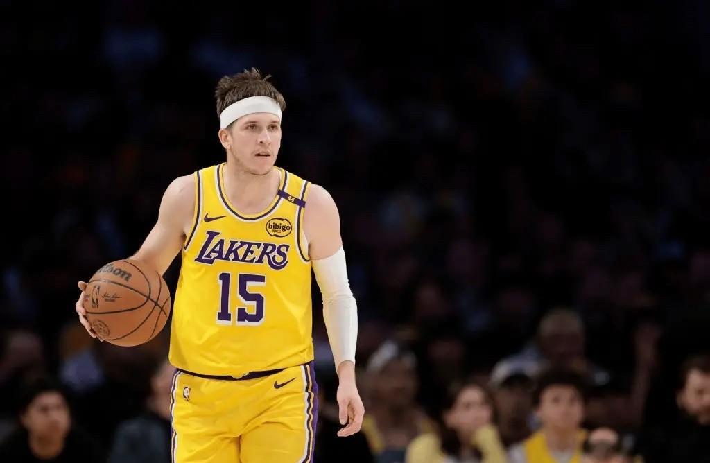 里夫斯要逆袭了湖记LakersDaily近日谈到了里夫斯，他说：“奥斯汀-里
