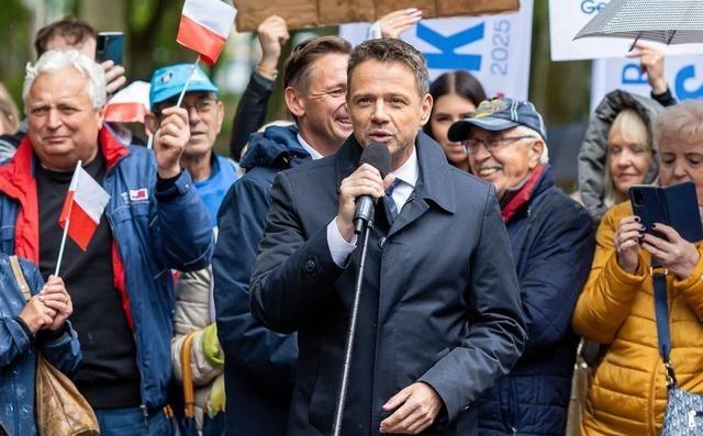 波兰GDP达中国人均2倍，千人购买汽车率却落后，被拆穿后让欧盟颜面尽失！波兰