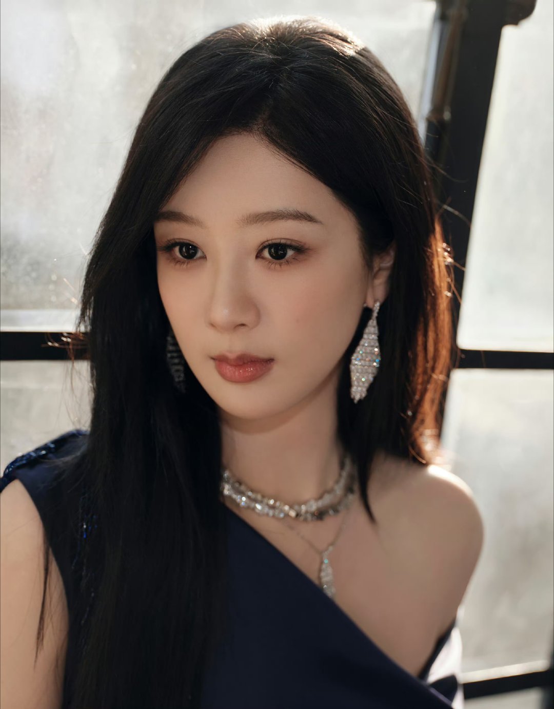 杨紫紫色高定沉稳落落大方的大花气质APM女王