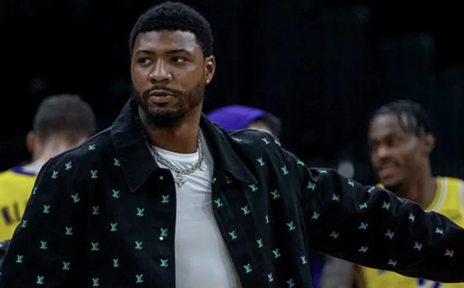 湖人球员马库斯-斯马特接受了记者采访，谈到了自己的背伤：“就是背部痉挛，属于多