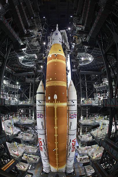 1月17日，NASA的阿耳忒弥斯II火箭和猎户座飞船被推送到发射台，标志着美国重