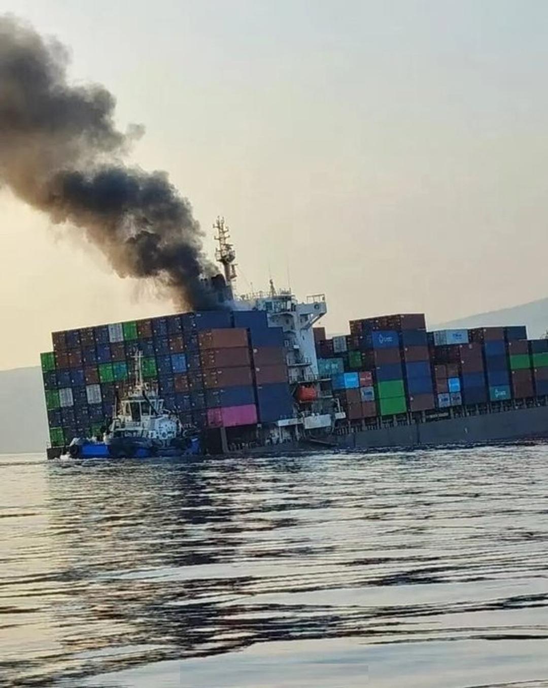 巨轮沉没，2500个集装箱散落海底：当地渔民打捞大批战利品！10月13到14
