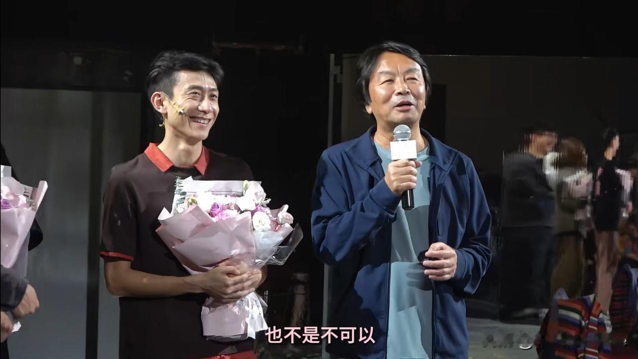 11月16日，张一山主演的舞台剧《一地鸡毛》第三场在北京鼓楼西剧场上演，刘威、赵